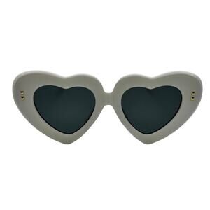 6135 | White Thick Frame Heart Sunglasses